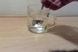 Faire disparaître une cuillère comme dans Matrix