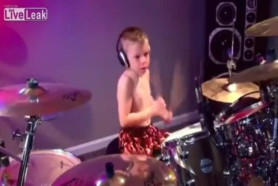 Batteur de 6 ans interprète Through The Never de Metallica