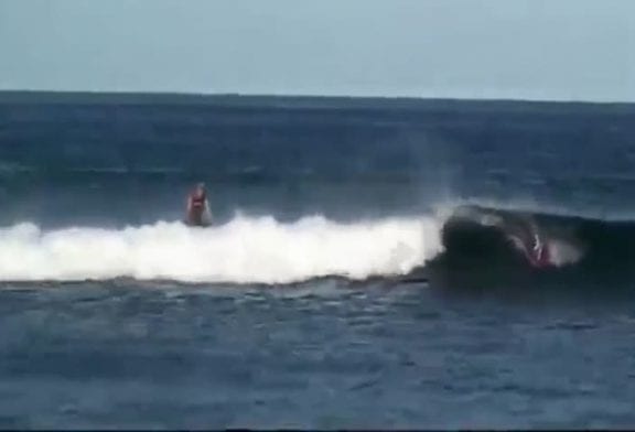 Un surfeur à la traîne