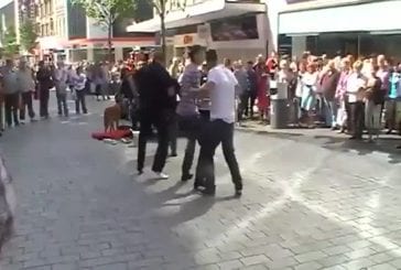 Homme réussit à faire danser la foule