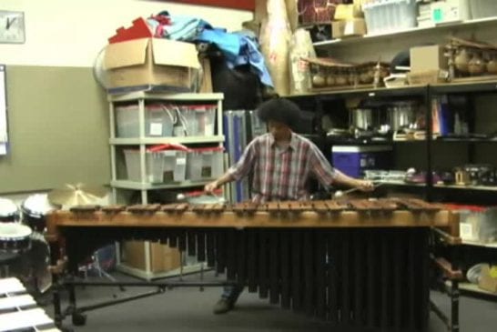 Afro Ninja joue tetris sur un marimba