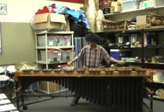 Afro Ninja joue tetris sur un marimba