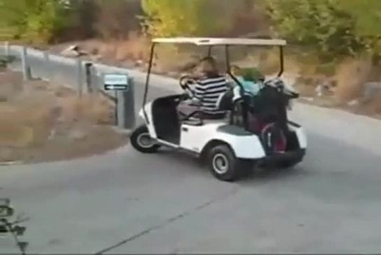 Vieille femme provoque un accident en voiturette de golf