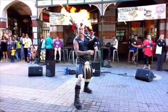 Cornemuse avec des flammes