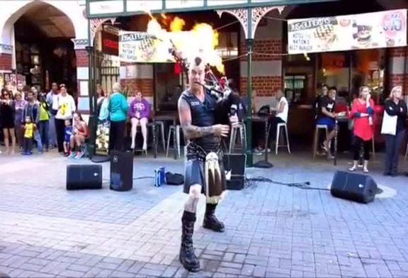 Cornemuse avec des flammes