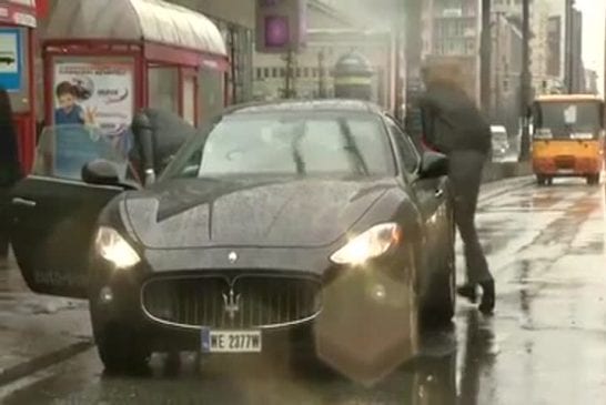 Accrochage d’une Maserati lors d’un reportage