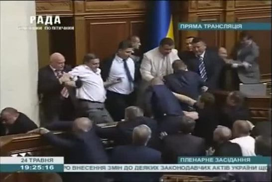 Baston dans le parlement ukrainien