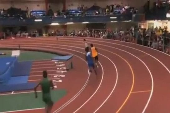 Baston lors d’un relais 4x100 mètres