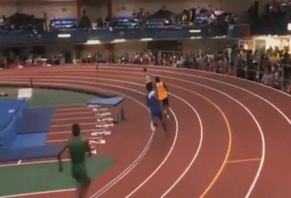 Baston lors d’un relais 4x100 mètres