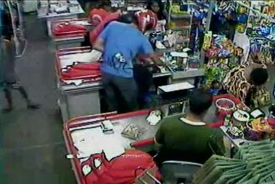 Braquer un supermarché dans l’indifférence totale