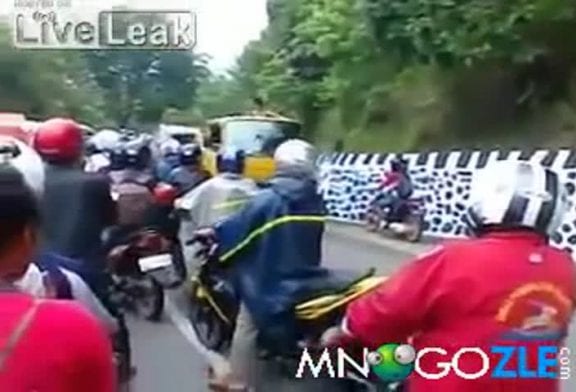 Comment cette moto s’est elle retrouvée là