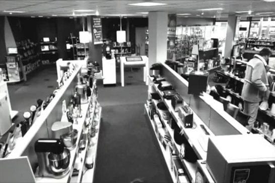 Comment voler une télé devant des caméras de surveillance