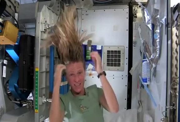 Comment se laver les cheveux dans l’espace