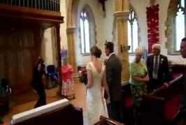 Le pire entrée dans l’église lors d’un mariage
