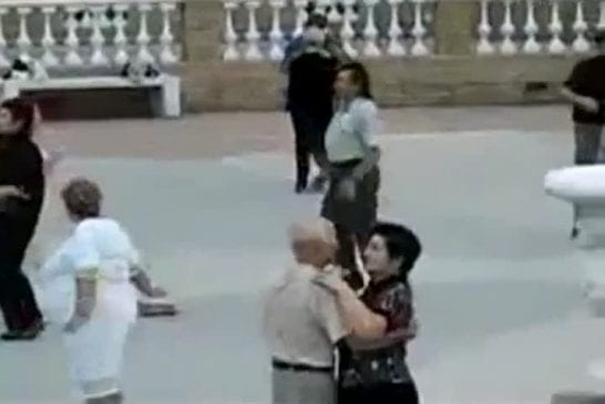 Des vieux se déchênent sur une chanson de Britney Spears