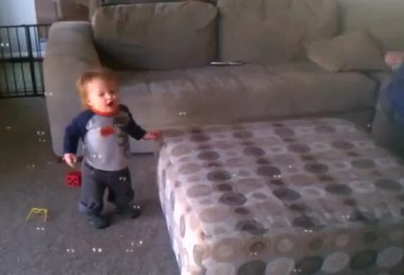 Effet bulles de savons sur un enfant