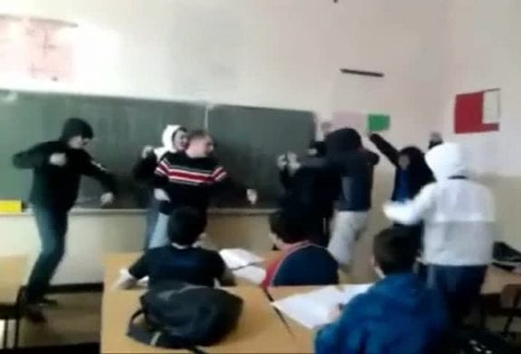 Hardbass dans un collège de Belgrade