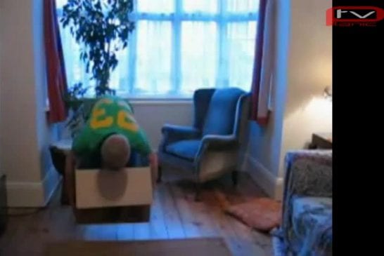 L’homme qui disparait dans la boite