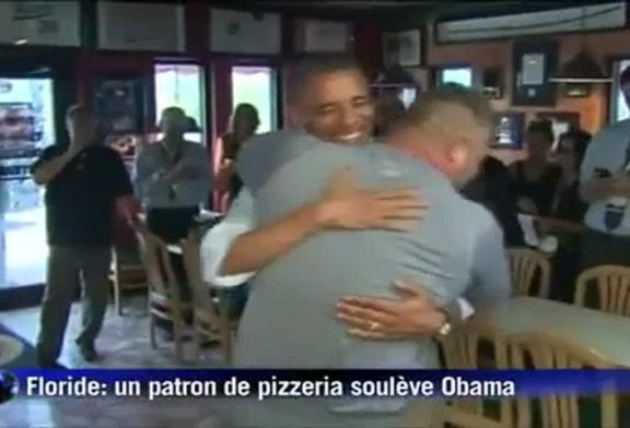 Obama soulevé par un pizzaillo en Floride