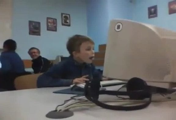 Que regarde cet enfant