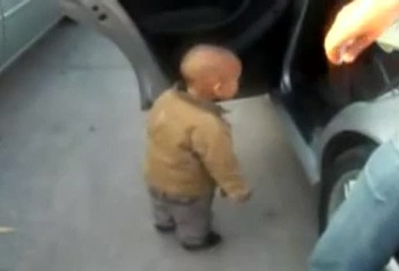 Un bébé avec le rythme dans le sang