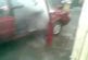Papy nettoie l’intérieur de sa voiture au Karsher