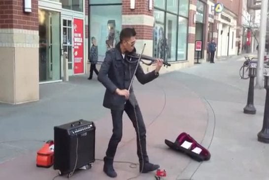 Violoniste de talent dans la rue