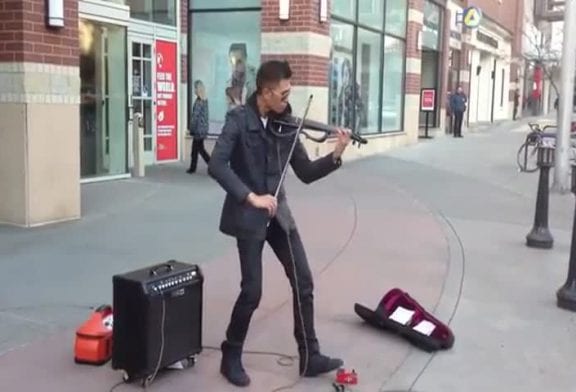 Violoniste de talent dans la rue