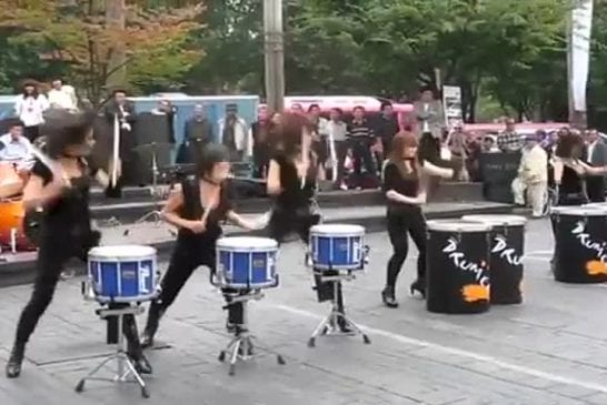 Impressionnant groupe de percussion coréenne