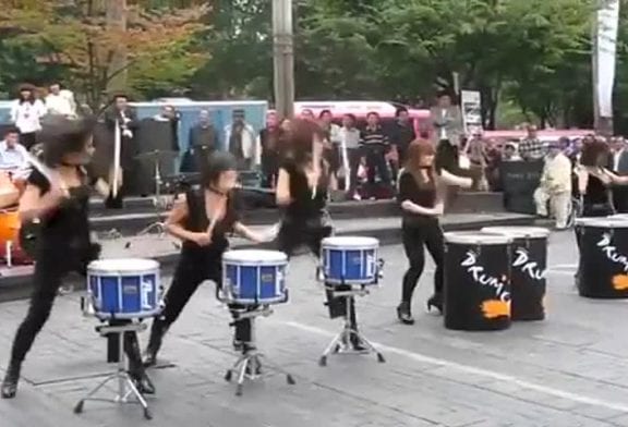 Impressionnant groupe de percussion coréenne