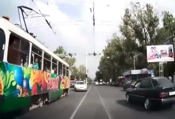 Karma instantané pour un conducteur arrogant