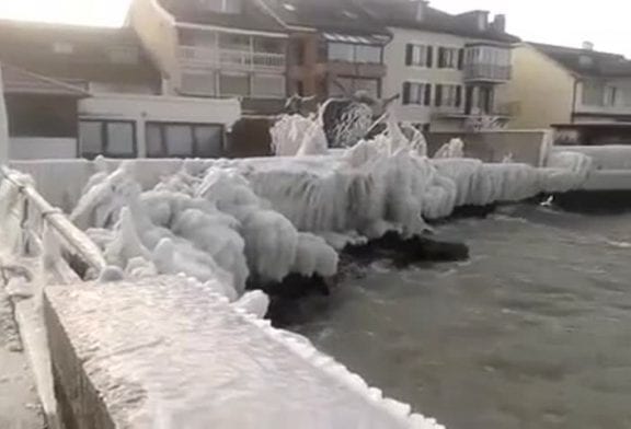 Quand même la mer devient de la glace