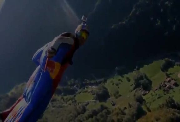 Wingsuit Proximity perfect moment