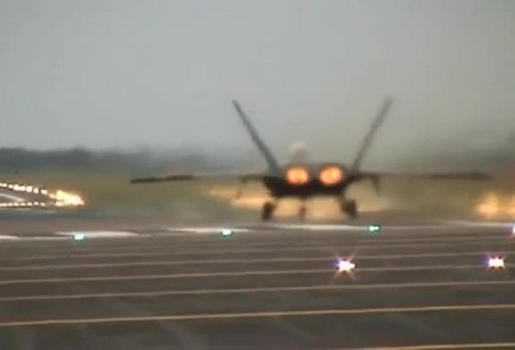 F-22 Raptor ascension verticale