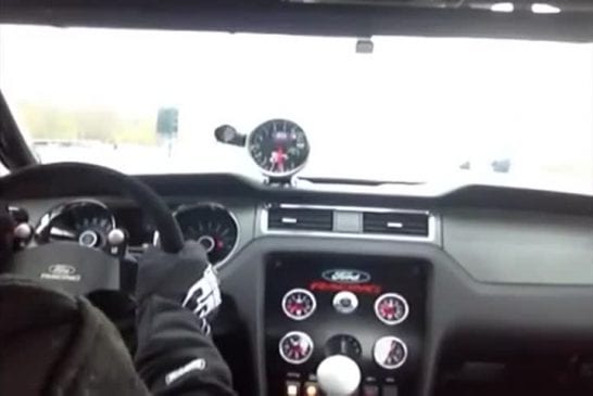 Mustang hors de prix se crash après wheelie