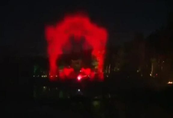 Spectacle son et lumières avec des fontaines d’eau