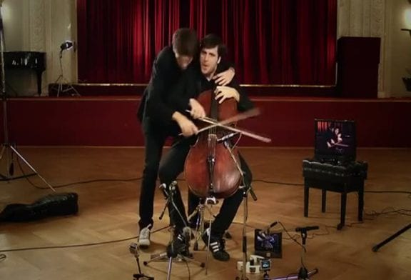 2 violoncellistes sur 1 violoncelle