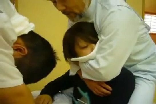Technique japonaise pour craquer un dos