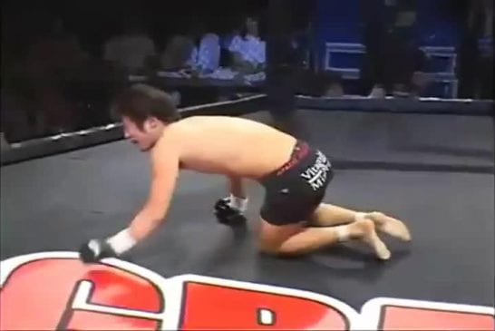 Célébration de MMA backflip FAIL