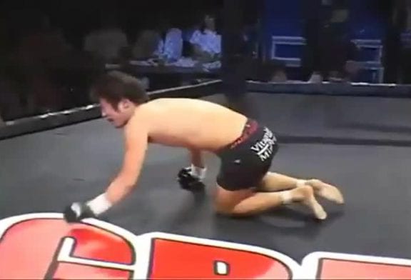 Célébration de MMA backflip FAIL