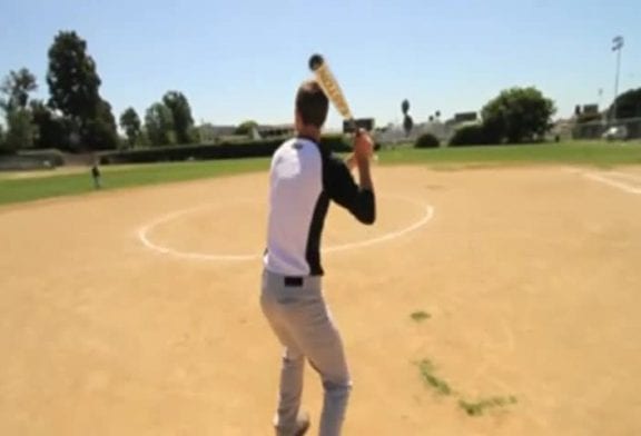 Incroyble coup avec une batte de base-ball