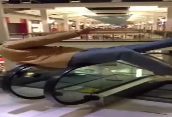 Faire l’hélicoptère sur un escalator FAIL