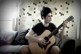 Reprise à la guitare acoustique de Game of Thrones