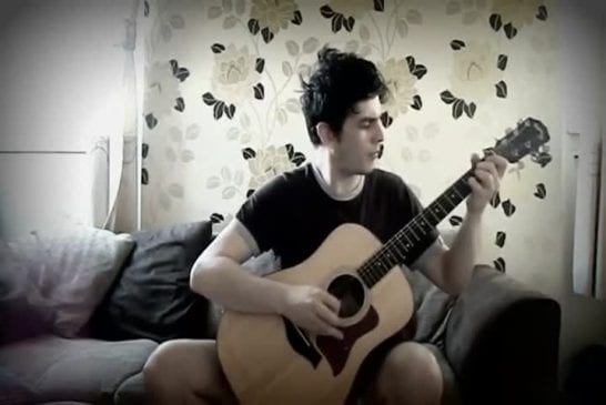 Reprise à la guitare acoustique de Game of Thrones