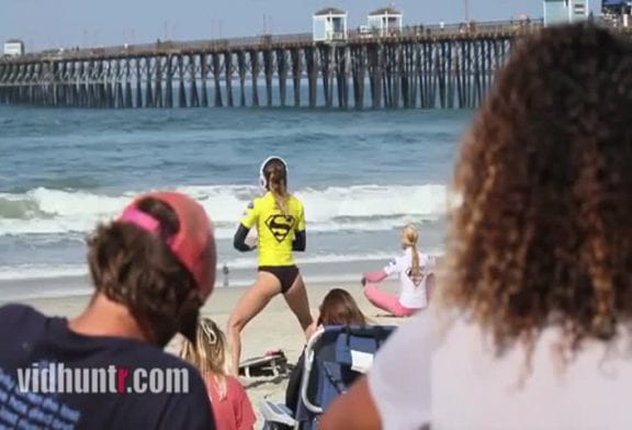 Surfer Pro s’échauffe avec une danse twerk sexy