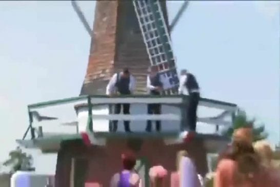 Garçon d’honneur se fait posséder par un moulin à vent