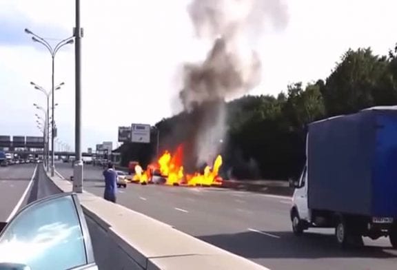 Route de l’enfer avec des bouteilles d’oxygène