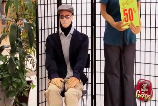 Grand-père remplacé par une marionnette