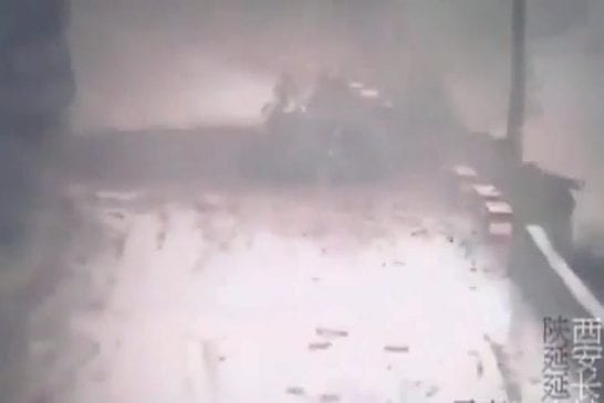 Voiture écrasée durant un glissement de terrain