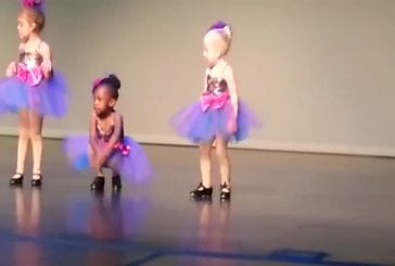 Danseur de claquettes de 3 ans vole la vedette